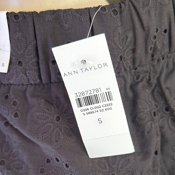 Ann Taylor Black Cropped Pants - Picture 10 of 10
